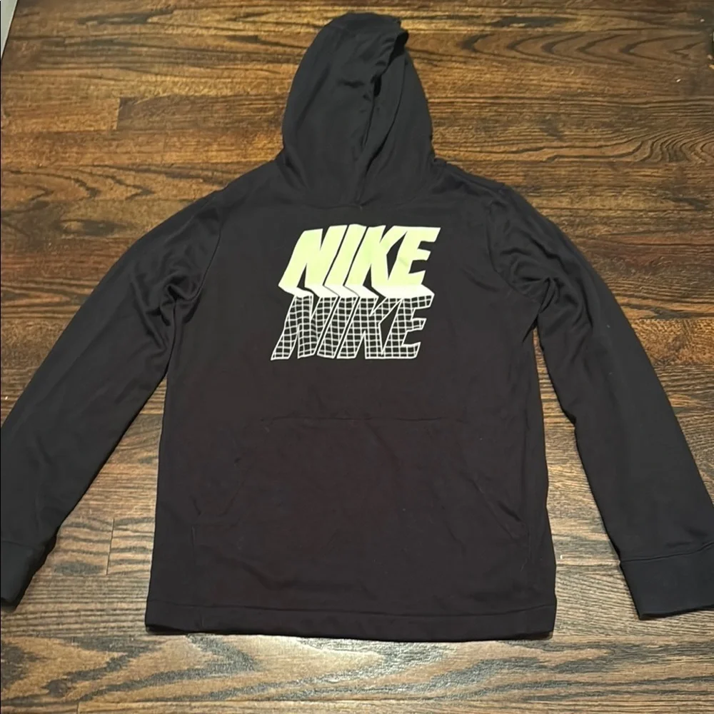 Nike youth boys Black thin Hoodie. Used good condition in youth size medium